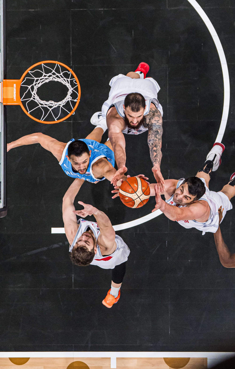 西班牙战胜希腊,欧洲杯预选赛战况激烈 西班牙战胜希腊,欧洲杯预选赛战况激烈